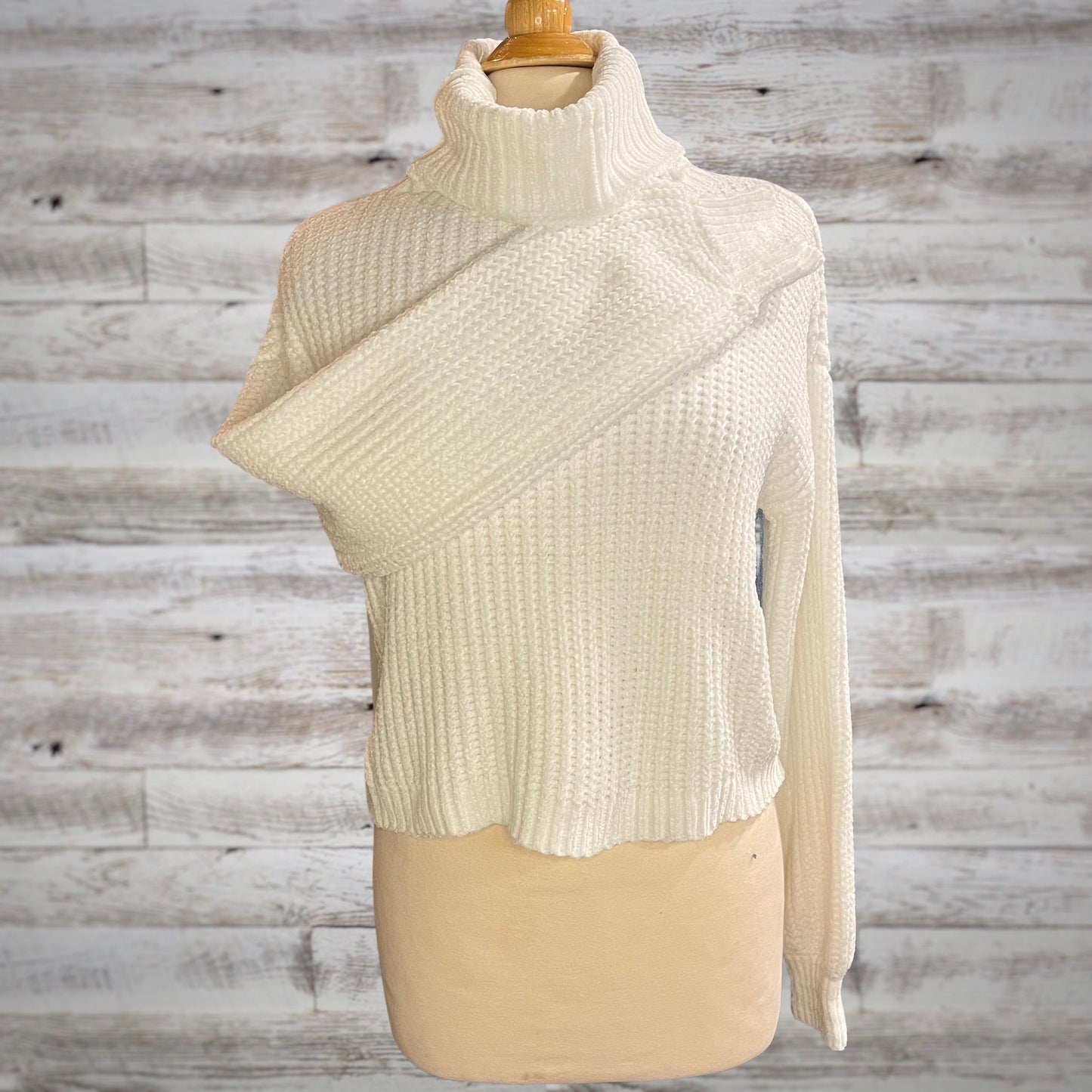 Chunky Chenille Turtleneck Cropped Sweater in Snow White