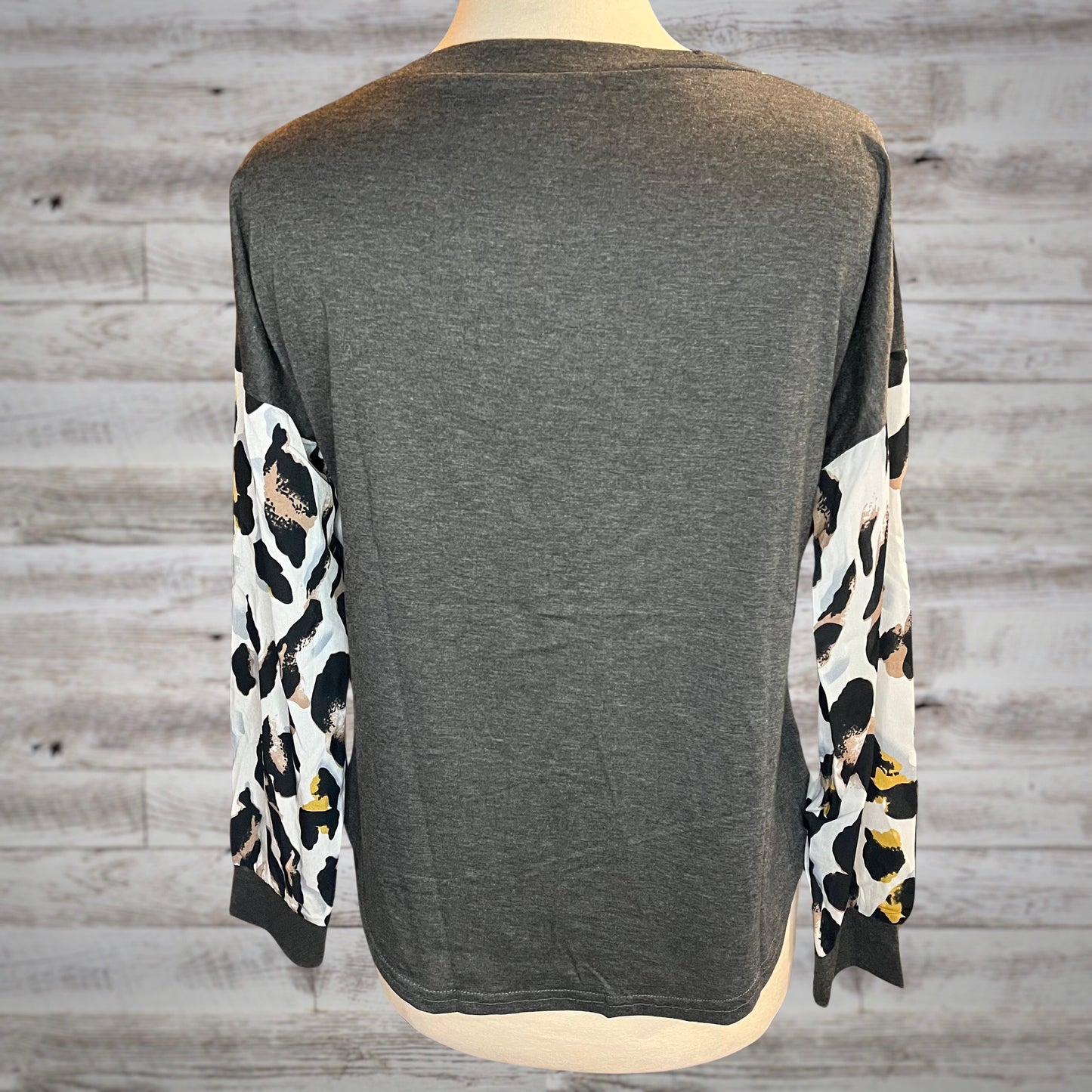 Leopard Long Sleeve Pocket Tee in Gray