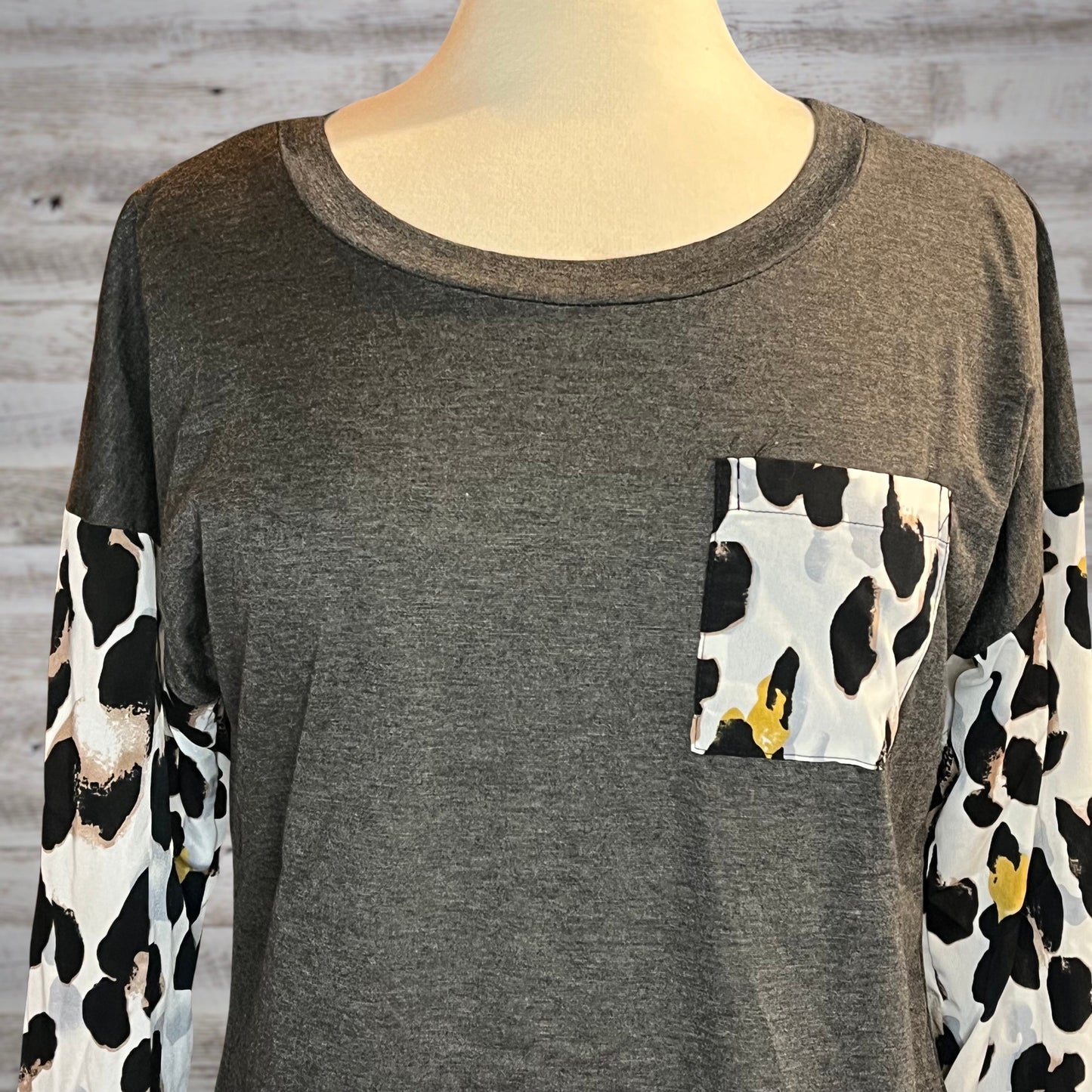 Leopard Long Sleeve Pocket Tee in Gray