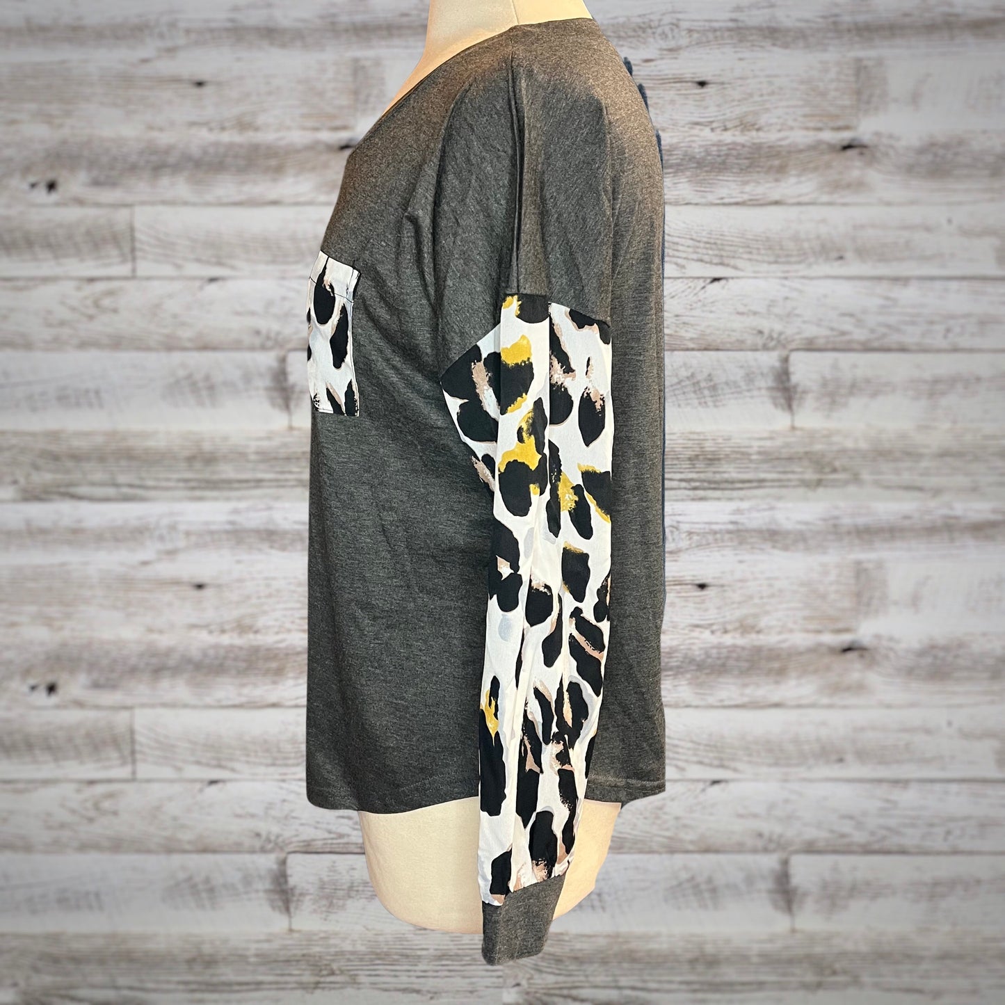 Leopard Long Sleeve Pocket Tee in Gray