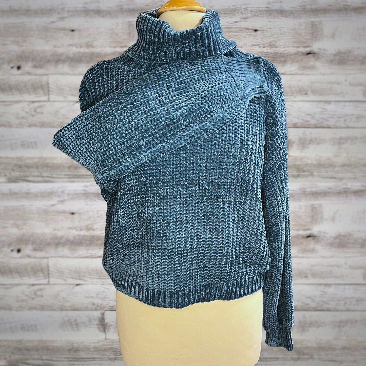 Chunky Chenille Turtleneck Cropped Sweater in Peacock Blue