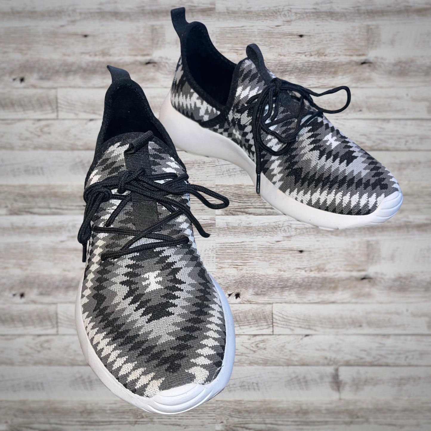 Very G Geo Knit Comfort Foam Everyday Sneakers in Black
