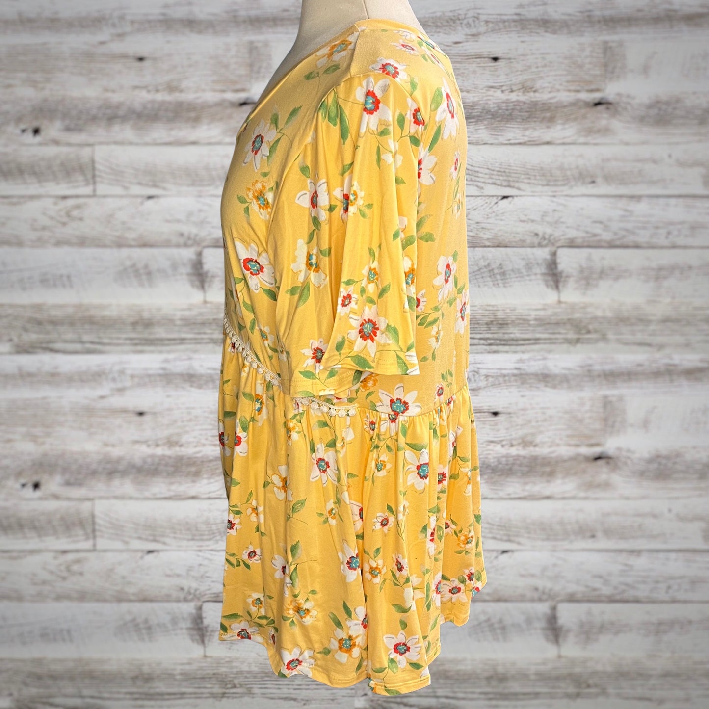 Floral Peplum Waist Jersey Babydoll Top in Daffodil