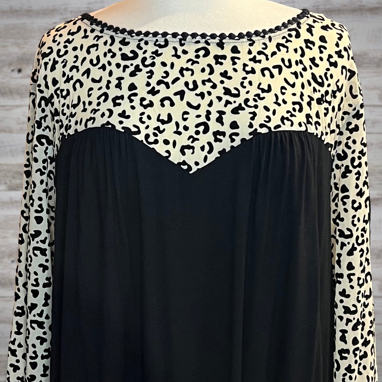 PLUS Sweetheart Neckline Leopard Mesh Long Sleeve Top