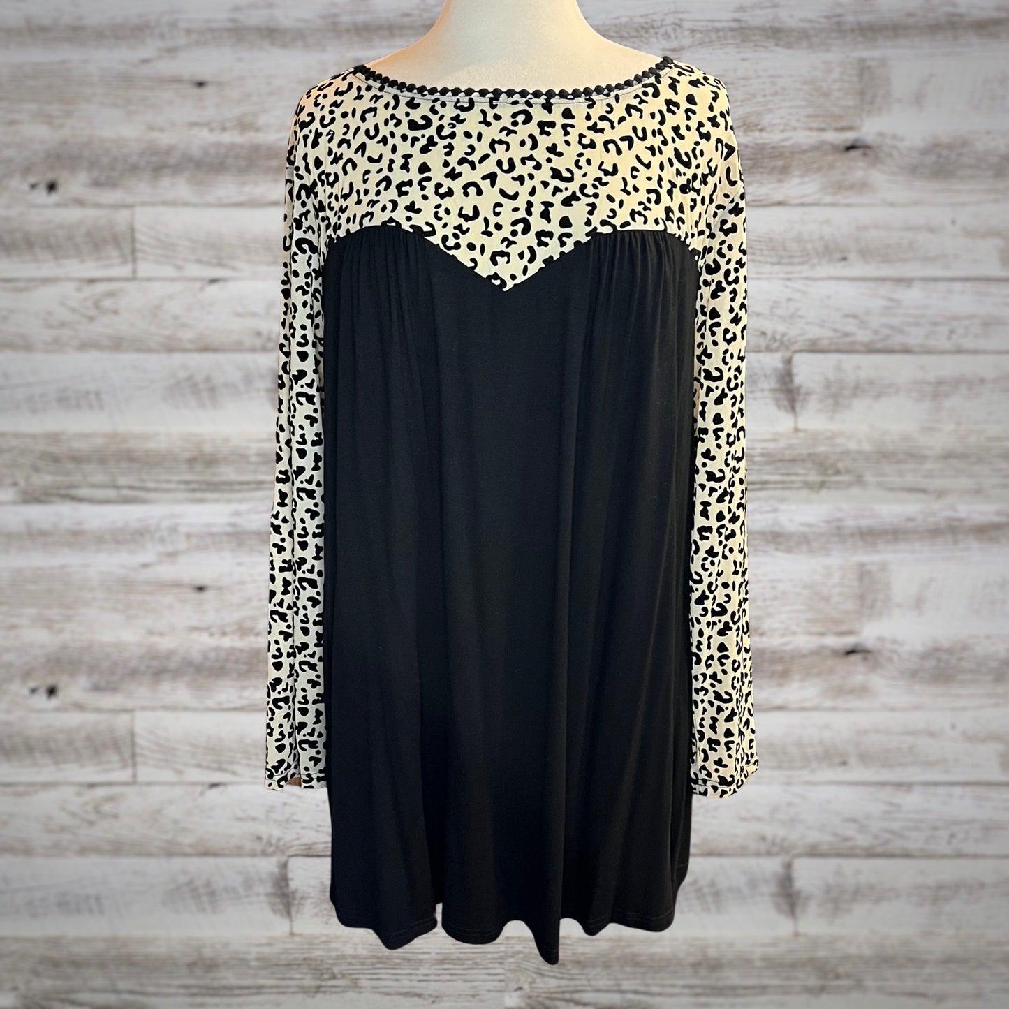 PLUS Sweetheart Neckline Leopard Mesh Long Sleeve Top
