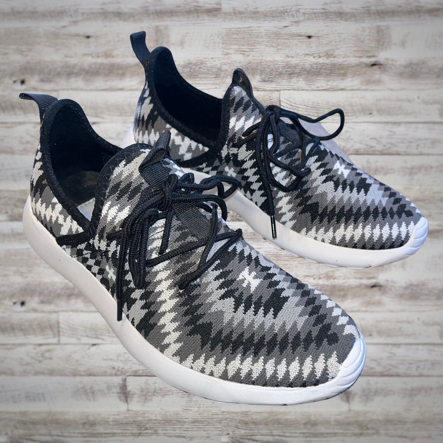 Very G Geo Knit Comfort Foam Everyday Sneakers in Black