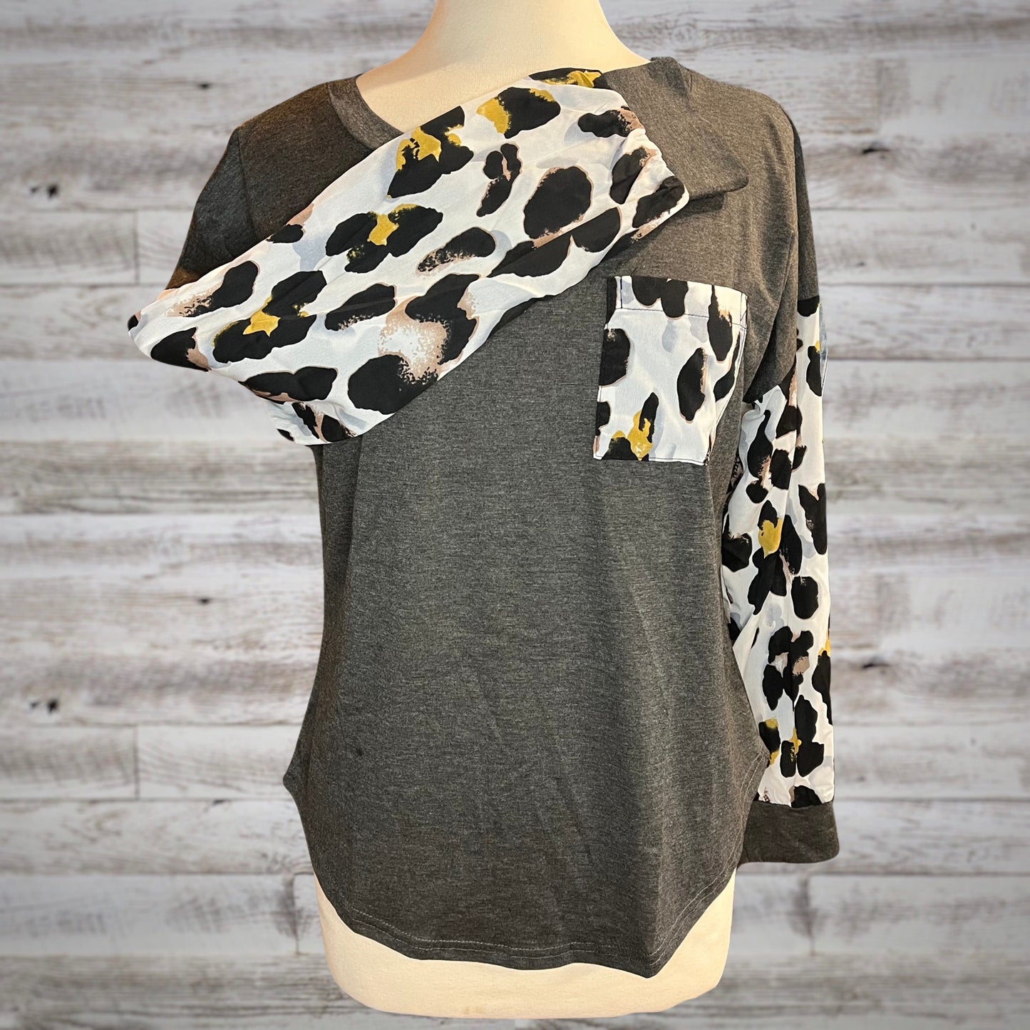 Leopard Long Sleeve Pocket Tee in Gray