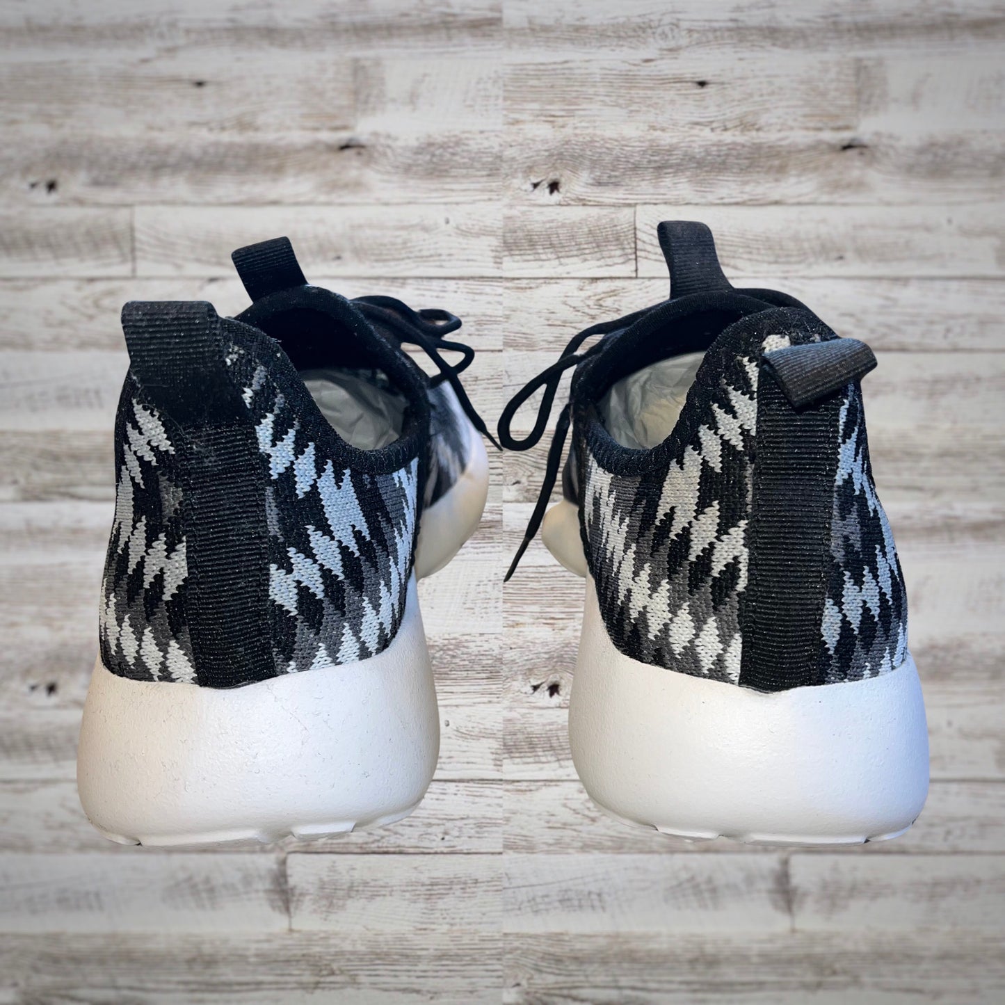Very G Geo Knit Comfort Foam Everyday Sneakers in Black