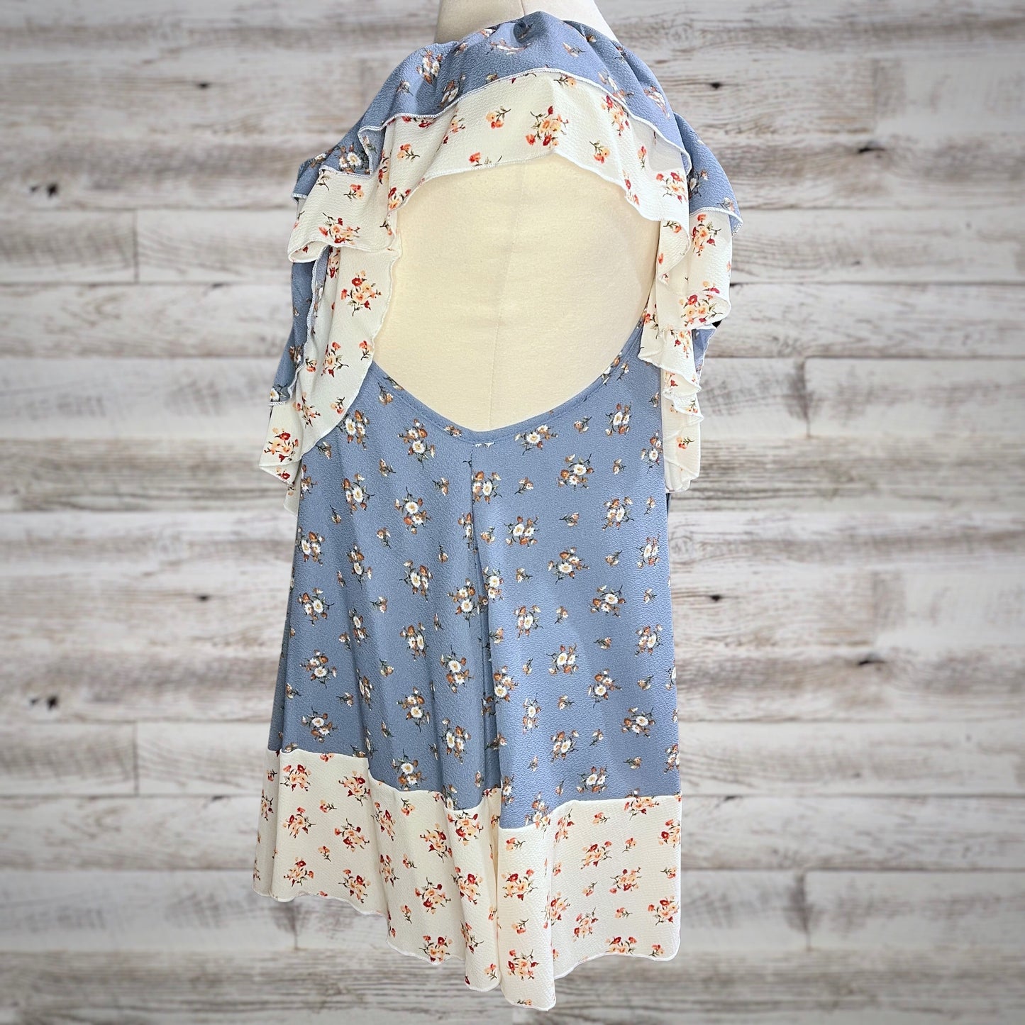 PLUS Ruffled Dainty Floral Crepe Woven Blouse in Blue/White