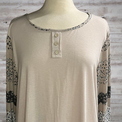 PLUS Dainty Floral Long Sleeve Henley Top in Beige/Navy