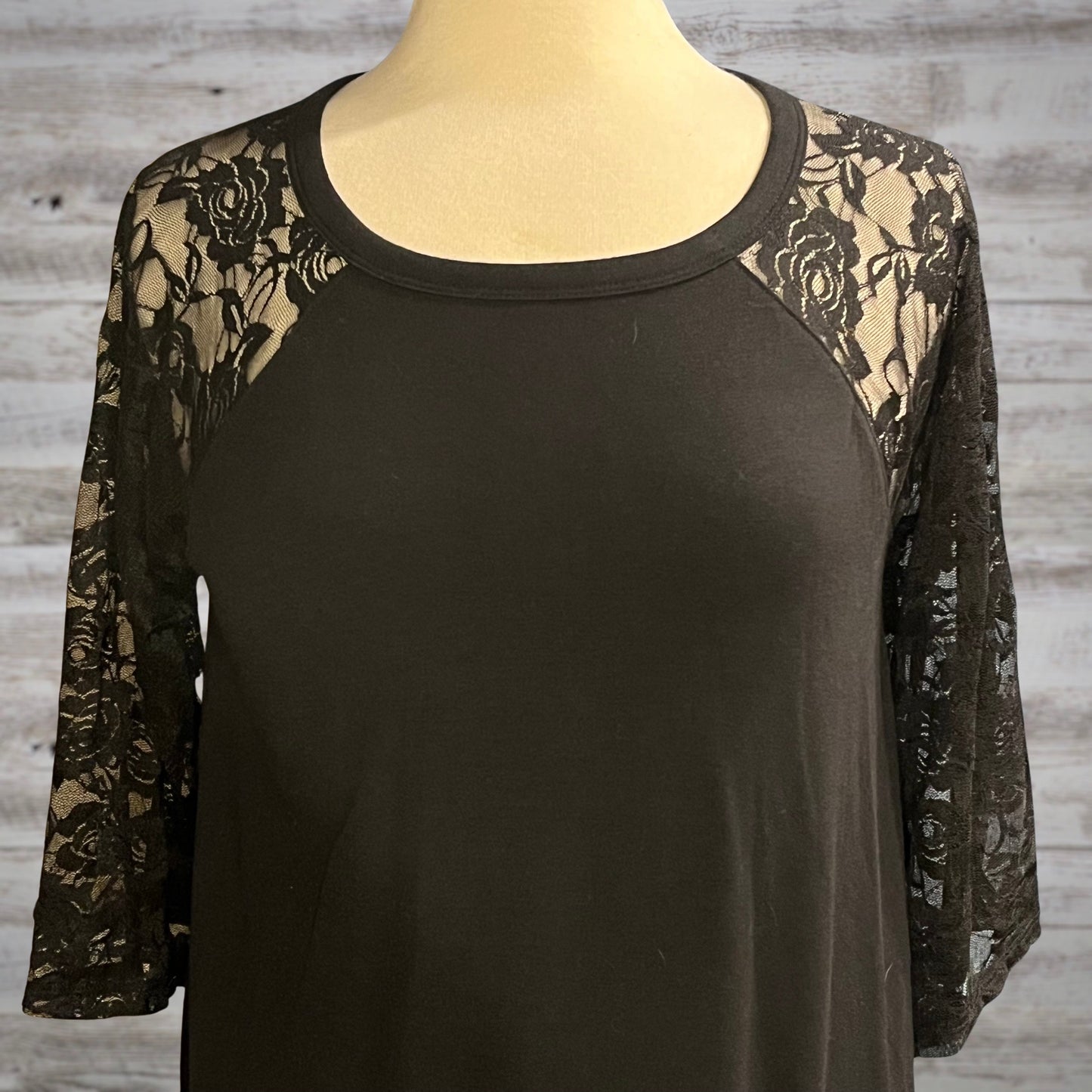 Sheer Lace Baseball Sleeve Tee in Black