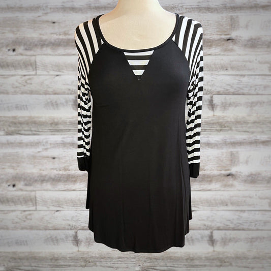 Striped Scoop Neck 3/4 Sleeve Tee in Black/White