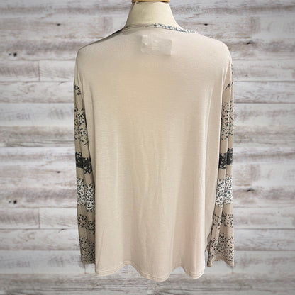 PLUS Dainty Floral Long Sleeve Henley Top in Beige/Navy