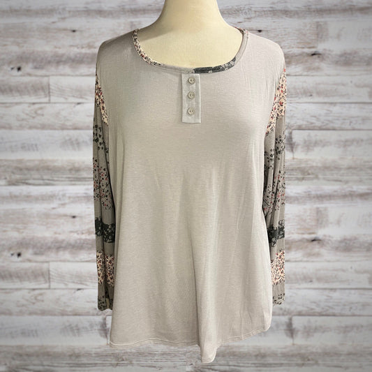 PLUS Dainty Floral Long Sleeve Henley Top in Gray/Pink