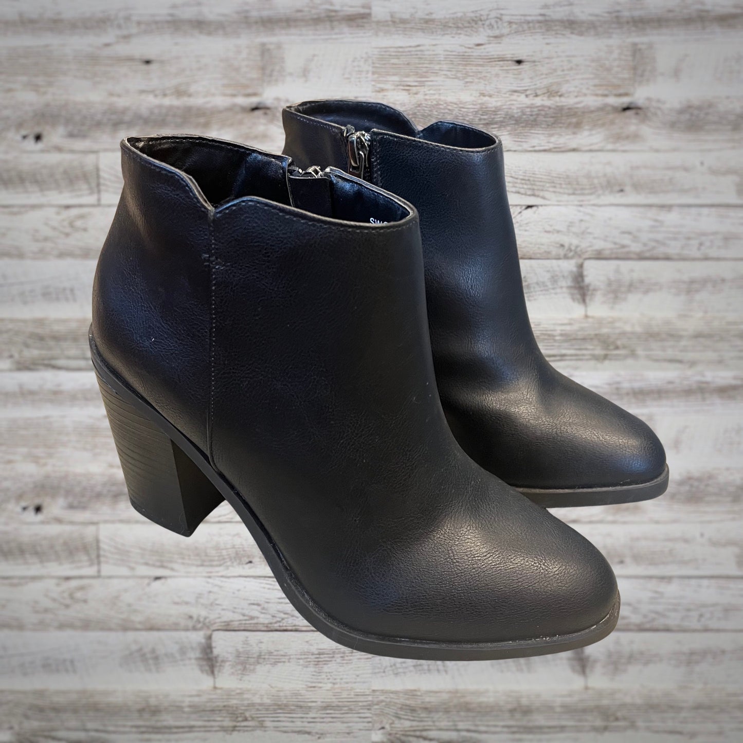 Leather Chunky Heel Zip Side Ankle Booties in Black