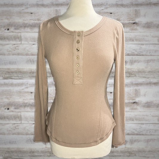 Ribbed Long Sleeve Thermal Henley Shirt in Nude