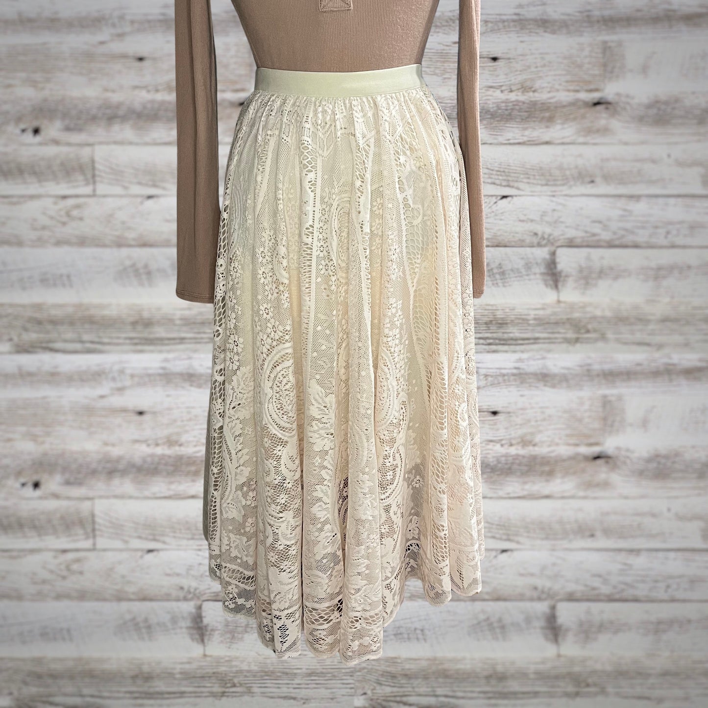 Bohemian Lace Doily Pull On Maxi Skirt in Ivory