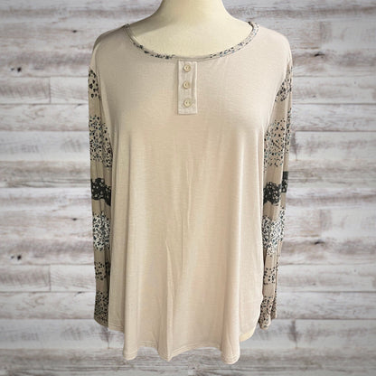 PLUS Dainty Floral Long Sleeve Henley Top in Beige/Navy