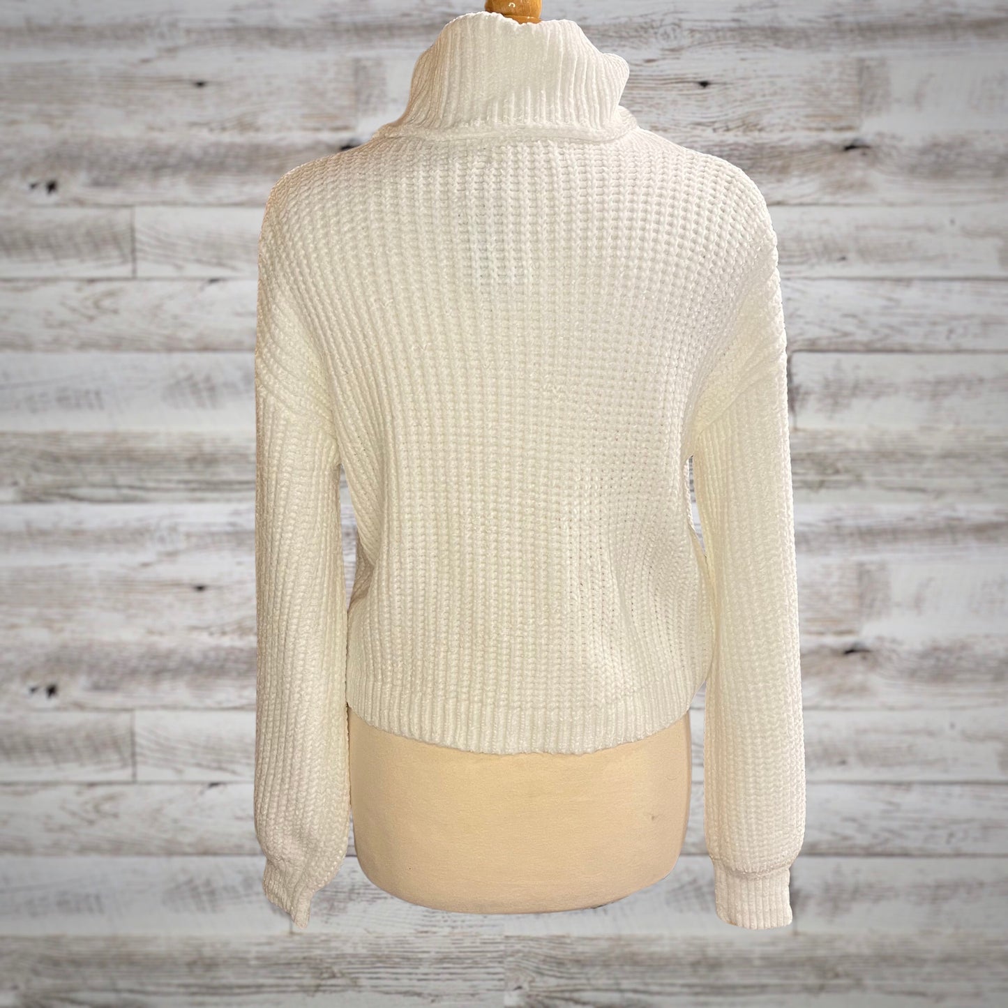Chunky Chenille Turtleneck Cropped Sweater in Snow White