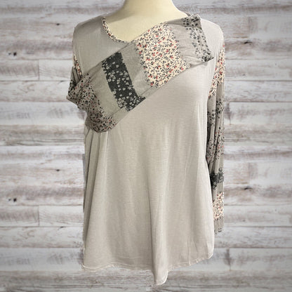 PLUS Dainty Floral Long Sleeve Henley Top in Gray/Pink