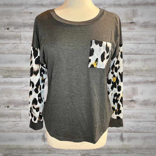 Leopard Long Sleeve Pocket Tee in Gray